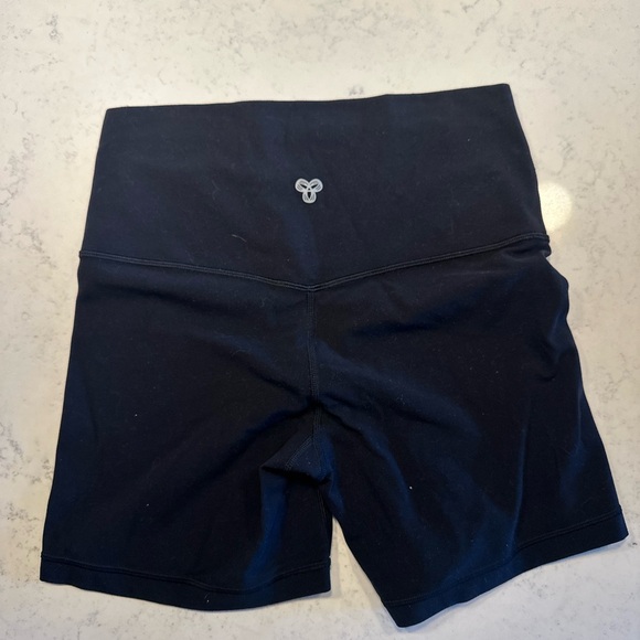 Black Aritzia TNA Biker Shorts - Picture 1 of 4